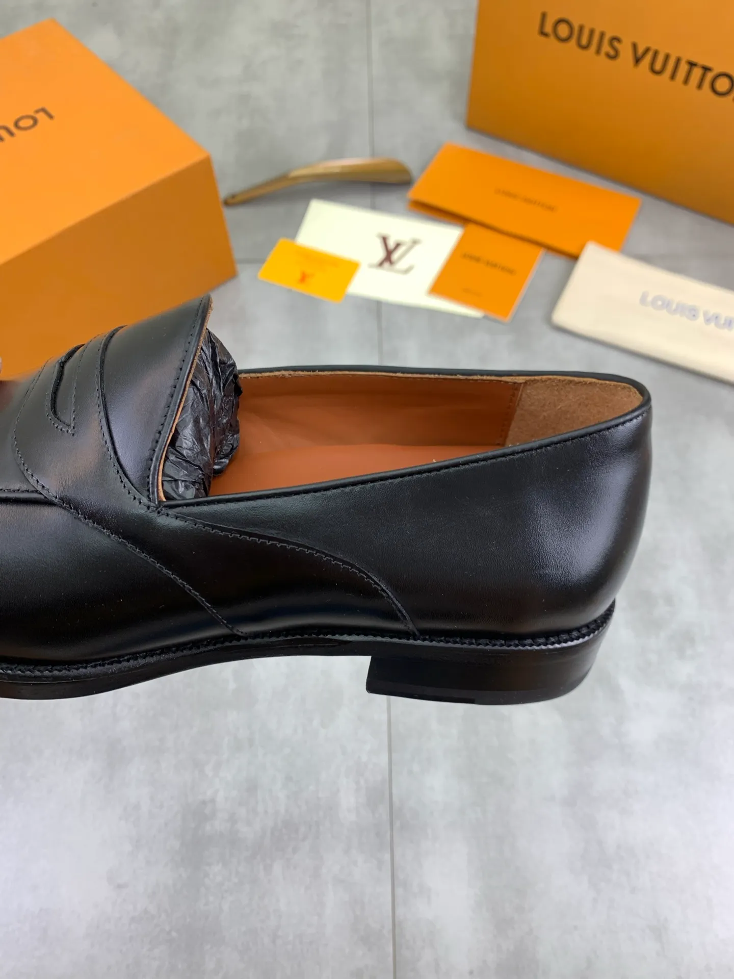 Factory price P1060 💎💎💎 L Home (genuine leather outsole series) [Louis* Denweis] - LV men's business casual leather shoes, luxurious and noble 👞All imported original cowhide, just to create a more comfortable wearing experience, upper: original high-end calfskin ➕Imported soft cowhide lining, original handmade genuine leather outsole ✔️ Color: black brown optional Size: 38-44 (45 46 can be customized (non-returnable)